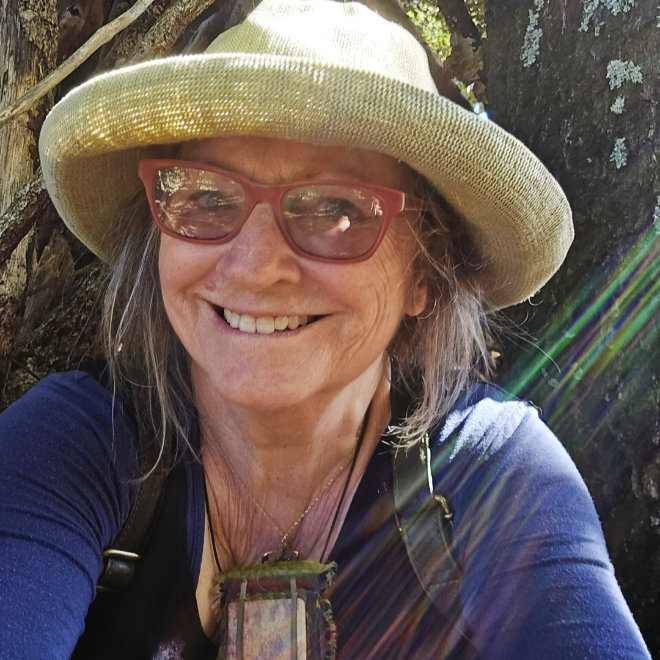 Selfie of artist Su Berghuis-Garde.